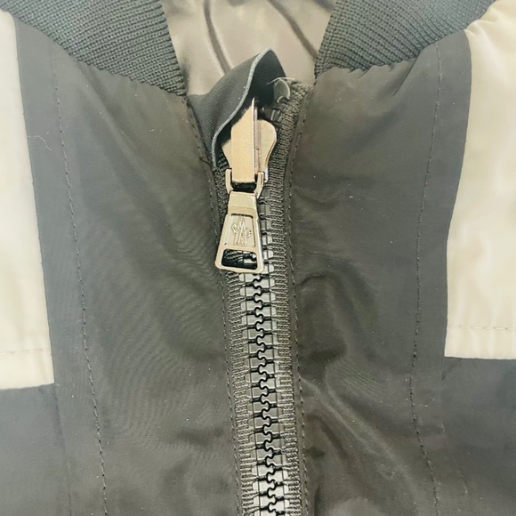 MONCLER Reversible Puffer {4T} Toddler Black & Red White Blue - Picture 15 of 16